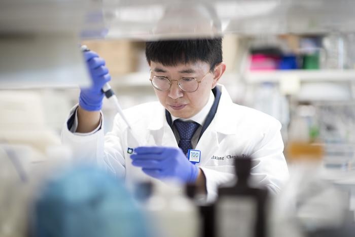 パーキンソン病に新展開：AIが遺伝要因と再利用可能な治療薬を特定